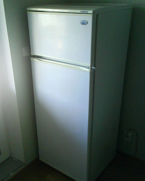 Холодильники 2000 год. Холодильник Атлант 1990. Атлант холодильник 2000. Атлант 2000 г холодильник 2000г. Холодильник Атлант 17.